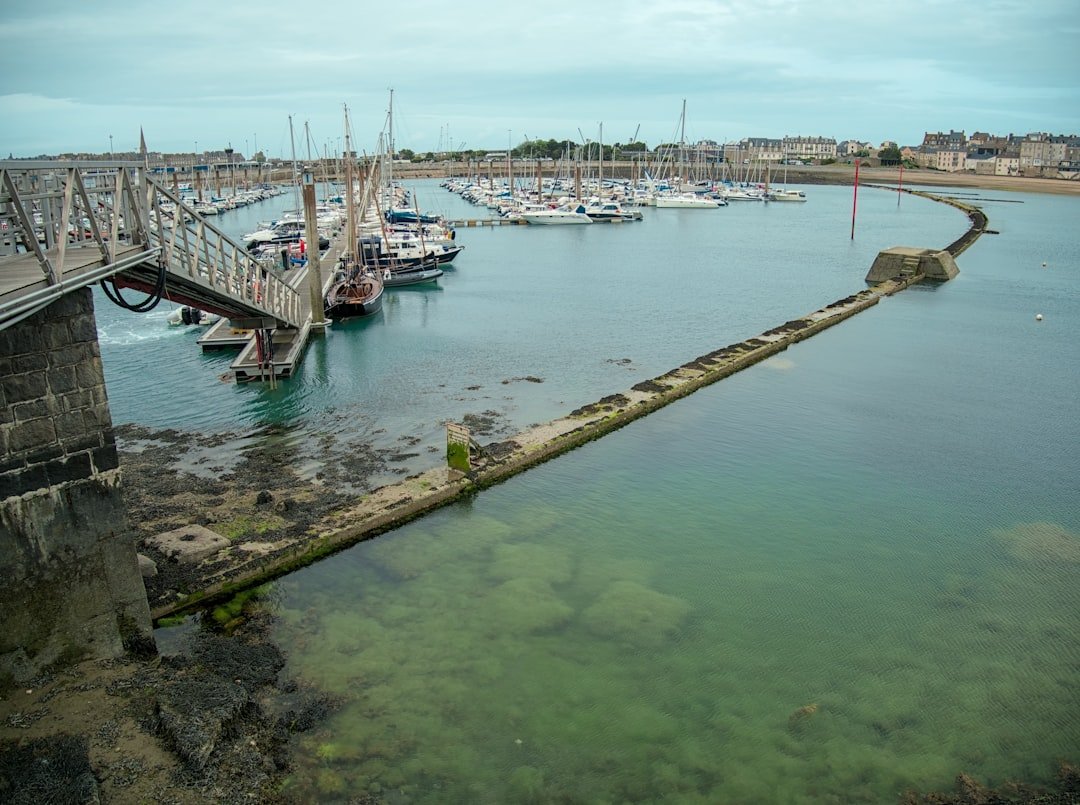découvrez les quartiers à éviter à saint-malo pour profiter d'un séjour sûr et agréable dans cette charmante ville côtière de bretagne.