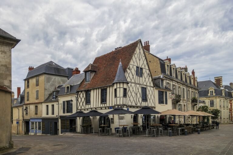 découvrez les quartiers à éviter à bourges pour votre sécurité et votre confort. informez-vous avant de choisir votre lieu de résidence ou de visite.