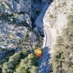 découvrez castellane, un charmant village provençal niché dans les gorges du verdon, idéal pour les amateurs de nature, d'histoire et de paysages exceptionnels.