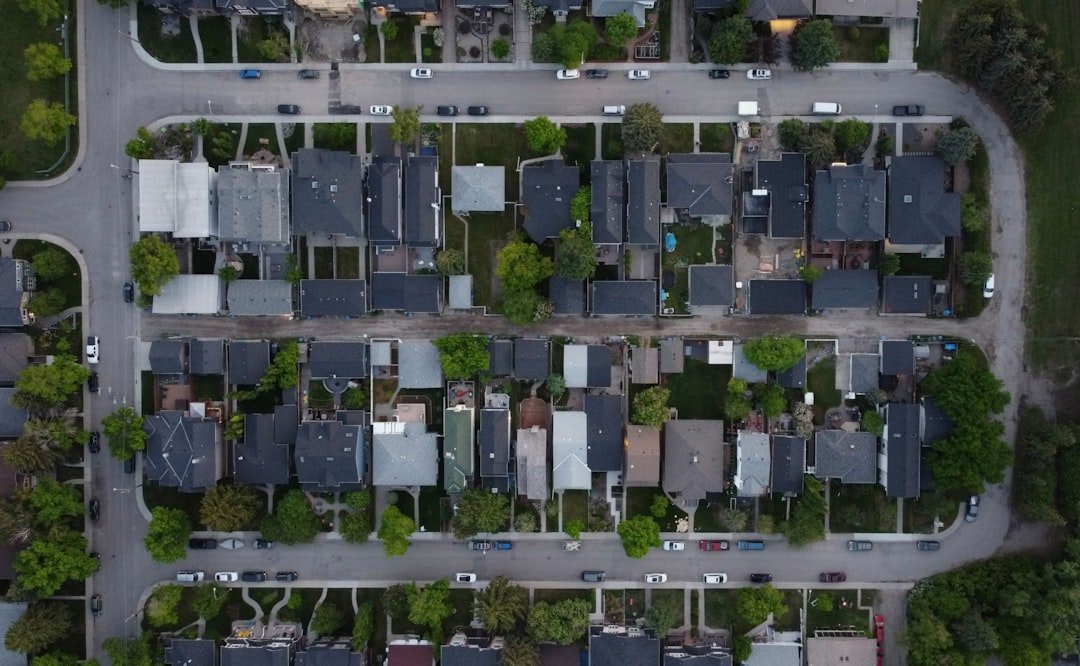 découvrez les quartiers à éviter pour garantir votre sécurité et votre confort lors de vos déplacements ou emménager dans une nouvelle ville.