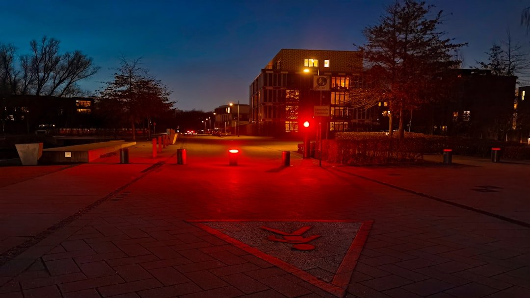 découvrez le quartier rouge de brest, un lieu vibrant avec une histoire unique, ses bars animés, ses divertissements nocturnes et son ambiance authentique.